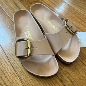 Madrid Big Buckle High Shine New Beige